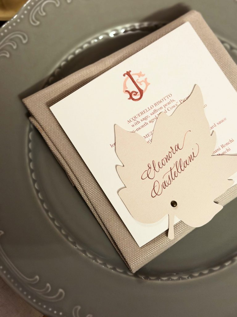 Stationery matrimonio autunnale Greta & Jo – carta opaca, nastri in seta, embossing e acquerello terracotta – Cerrone Nozze